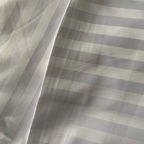 Oakwood Duvet, 90x94,  Queen size bed, white satin-striped, NWOT - Picture 5 of 5